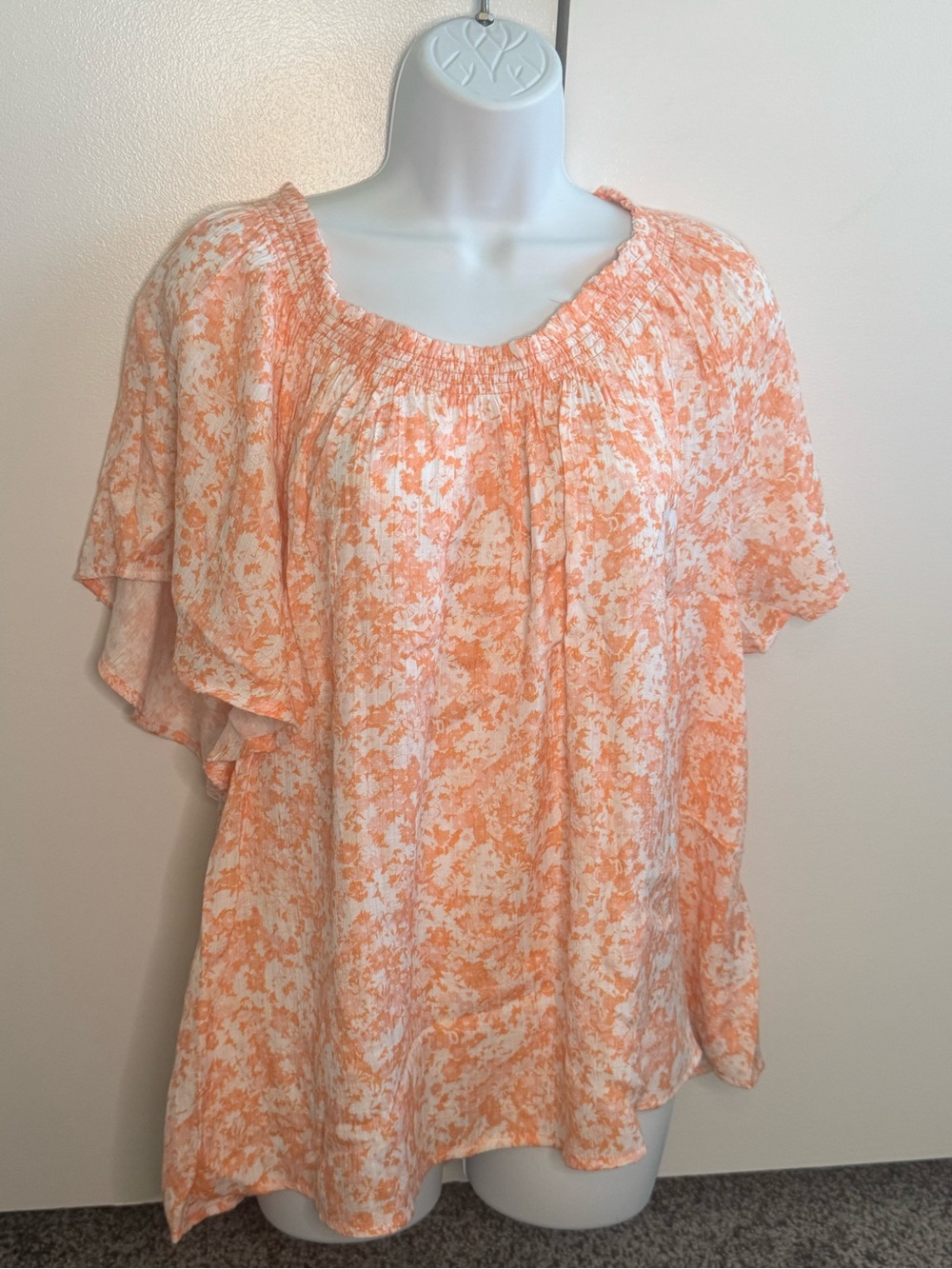 Wonderly 1X Peach and White Floral Smocked Neck Blouse Top Woman’s Ladies